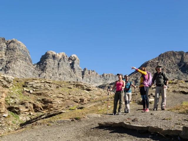 hiking-summer-group