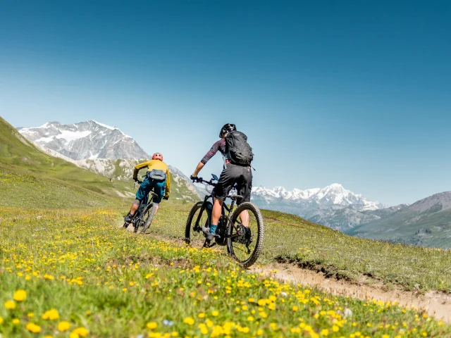 Two mountain bikers on the Bike Park Tignes - Val d'Isère slopes