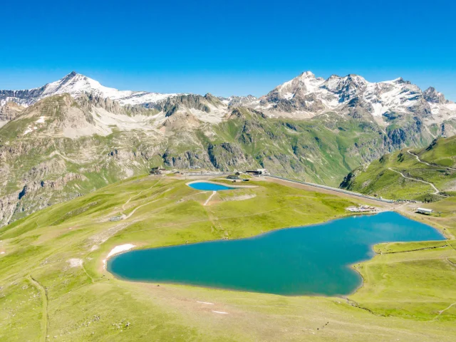 vue-aerienne-lac-de-l-ouilette