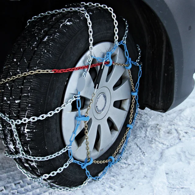 Pneu avec chaîne pour l'hiver