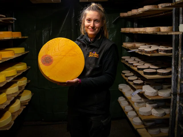Fromage de la ferme de l'Adroit à Val d'Isère avec Lucile Mattis