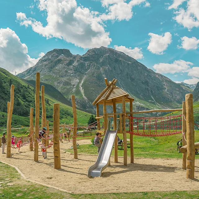 Aire De Jeux De La Vallee Du Manchet En Ete